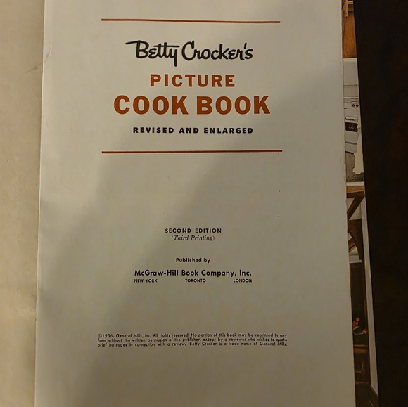Betty Crocker's Picture Cook Book - Revised and Enlarged Edition - Picture 4 of 5